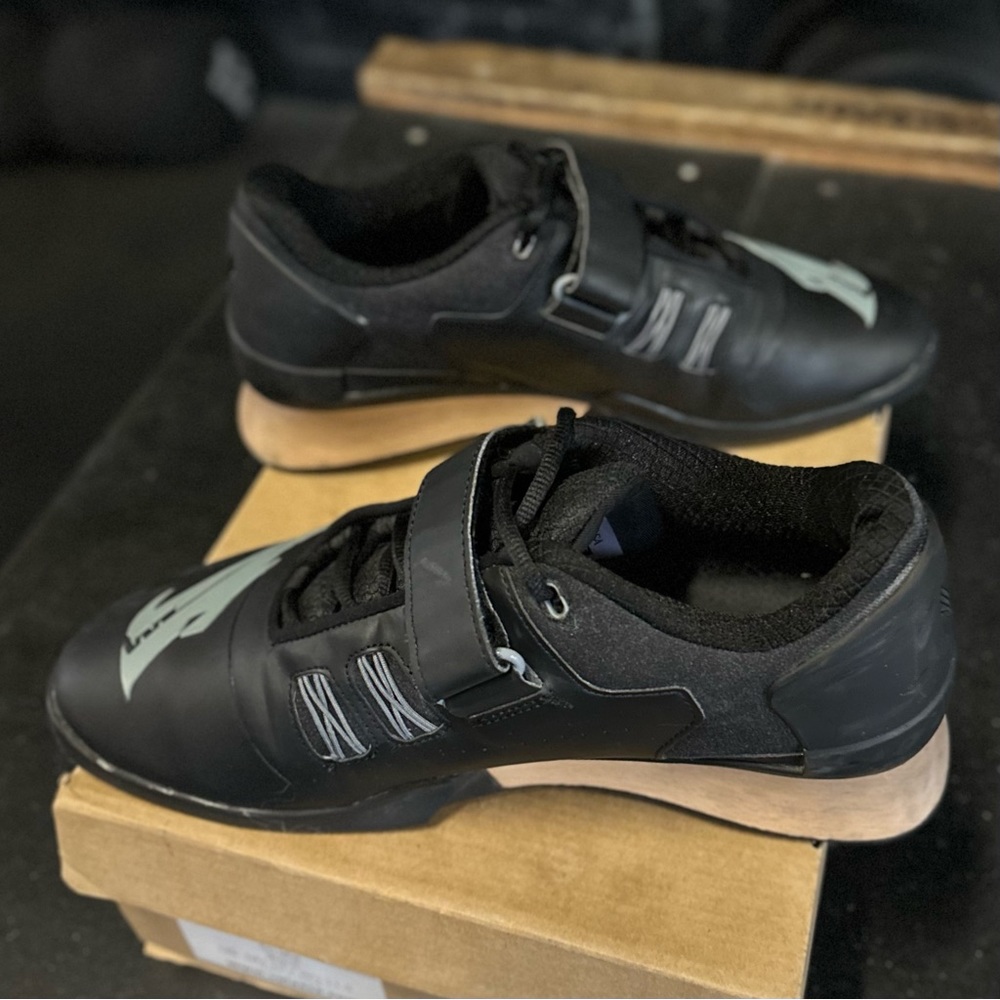 Velaasa Strake:
Olympic Weightlifting Shoe in Black